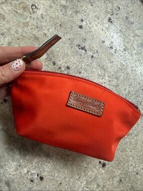 Dooney & Bourke Wayfarer Nylon Make Up Cosmetic Travel Bag Case Orange Clutch